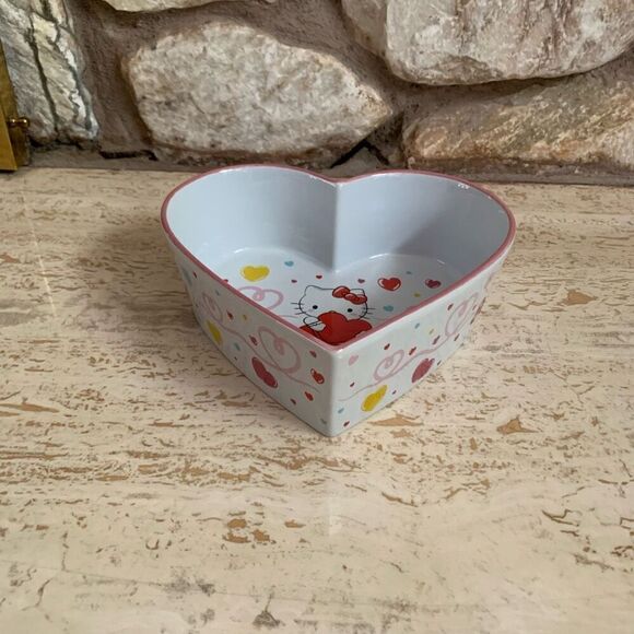 NWOT Hello Kitty heart shaped Baking dish - Picture 5 of 11